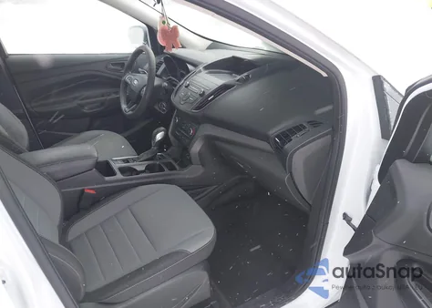 2019 Ford Escape S z USA, uszkodzony, nr VIN 1FMCU0F70KUB68573